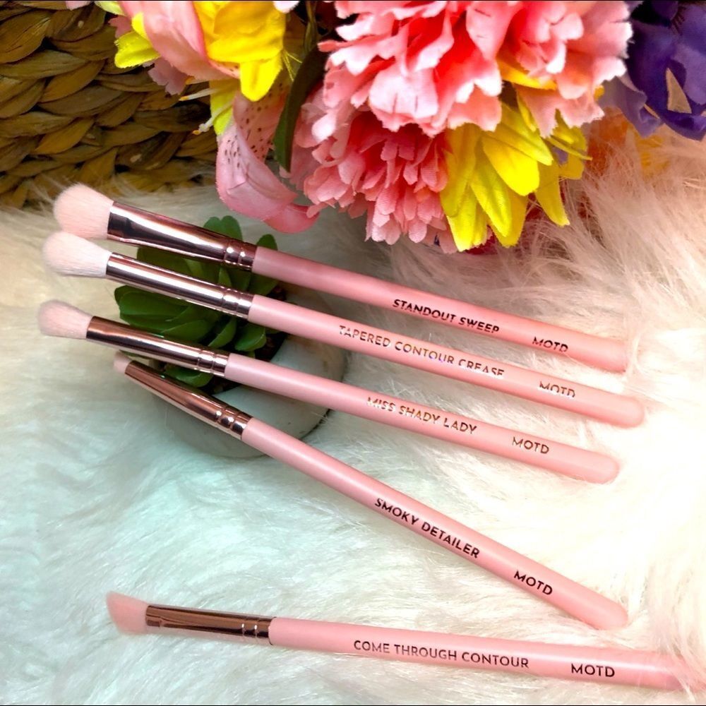 💖3-$50 M.O.T.D. Makeup Brushes Cosmetics
5 count brush set
BRAND NEW